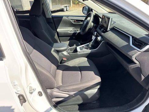 Used 2024 Toyota RAV4 LE image 9