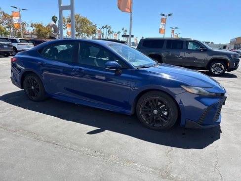 Used 2025 Toyota Camry SE FWD image 10