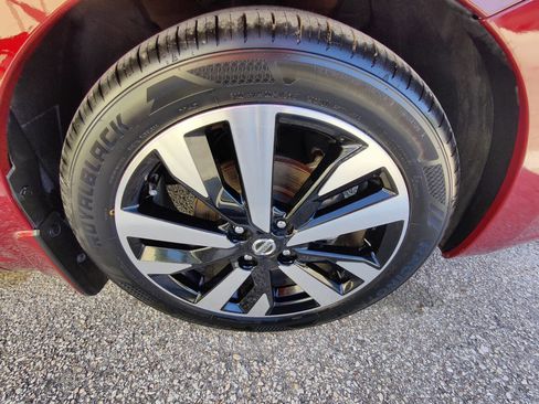 Used 2021 Nissan Versa SR image 18