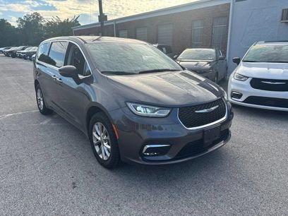 Used 2023 Chrysler Pacifica Touring-L