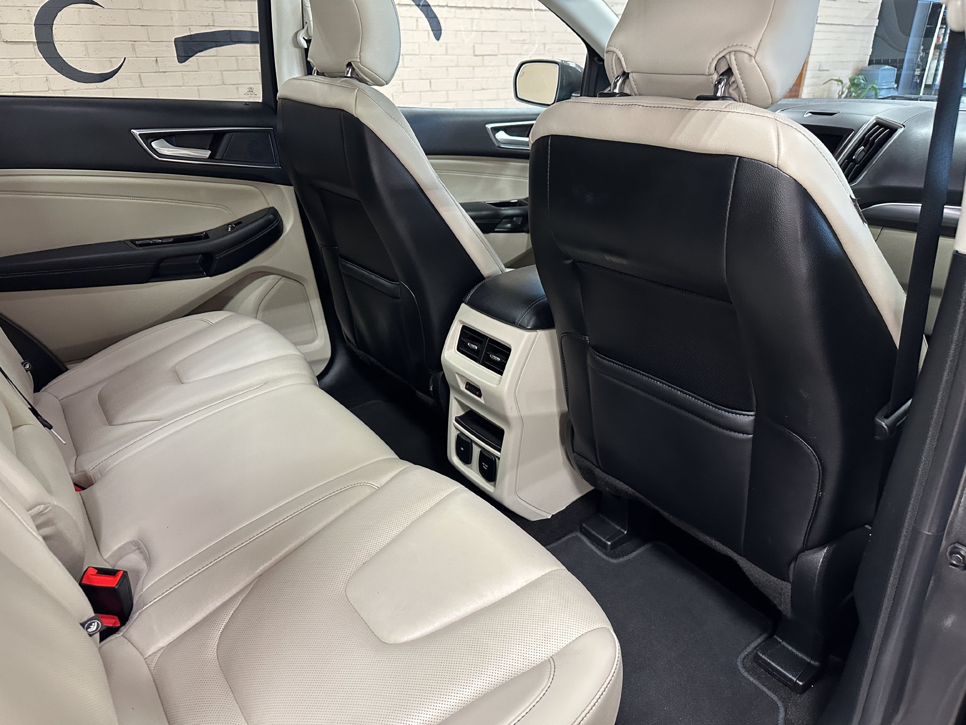 Used 2019 Ford Edge Titanium w/ Equipment Group 301A AWD/4WD image 18