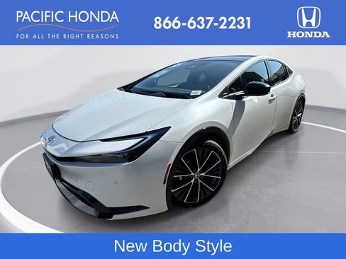 Used 2024 Toyota Prius XLE image 1