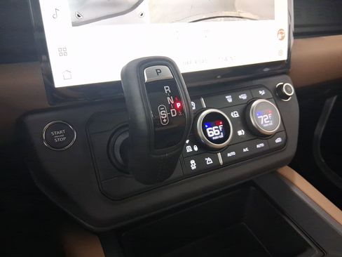 New 2026 Land Rover Defender 110 X-Dynamic SE image 17