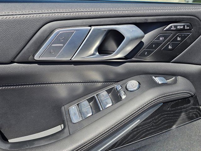 Used 2022 BMW X7 xDrive40i w/ Luxury Seating Package AWD/4WD image 45