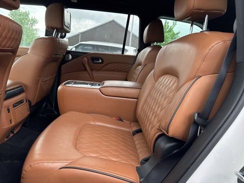 Used 2023 INFINITI QX80 Sensory w/ All-Season Package AWD/4WD image 4
