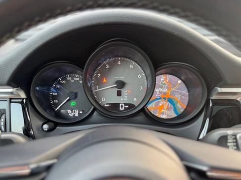 Certified 2022 Porsche Macan S AWD/4WD image 23