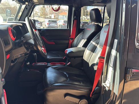 Used 2017 Jeep Wrangler Unlimited Rubicon image 2