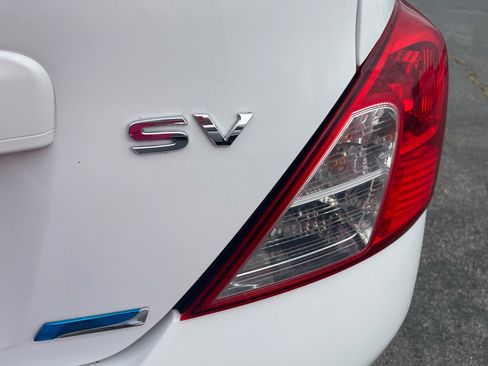 Used 2012 Nissan Versa SV image 6