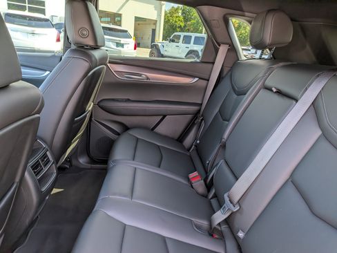 Used 2022 Cadillac XT5 Luxury FWD image 16