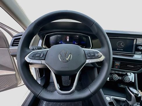 Used 2023 Volkswagen Jetta SE FWD image 15