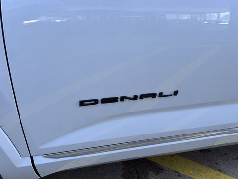 New 2026 GMC Terrain Denali w/ LPO, Black Badging Package image 13