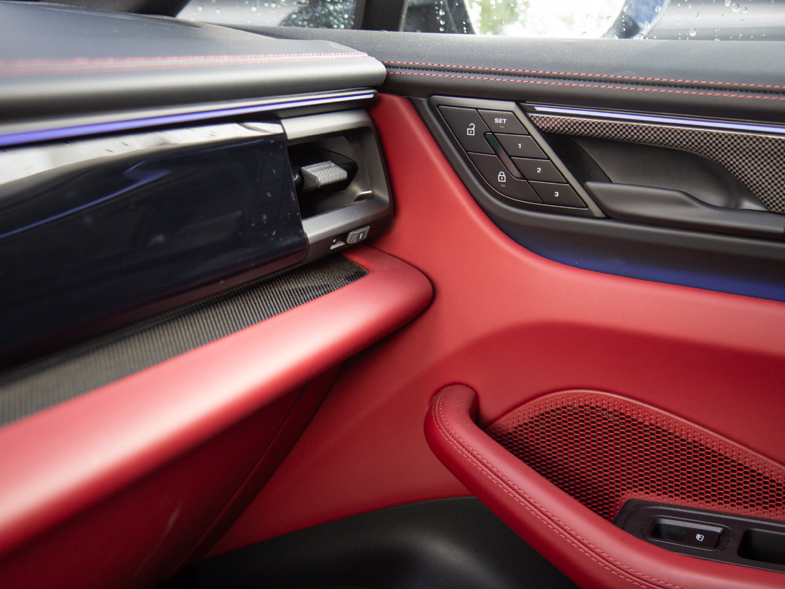 Certified 2025 Porsche Macan Electric RWD image 14