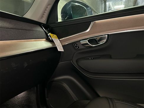 New 2026 Volvo XC90 B6 Core w/ Protection Package Premier image 19