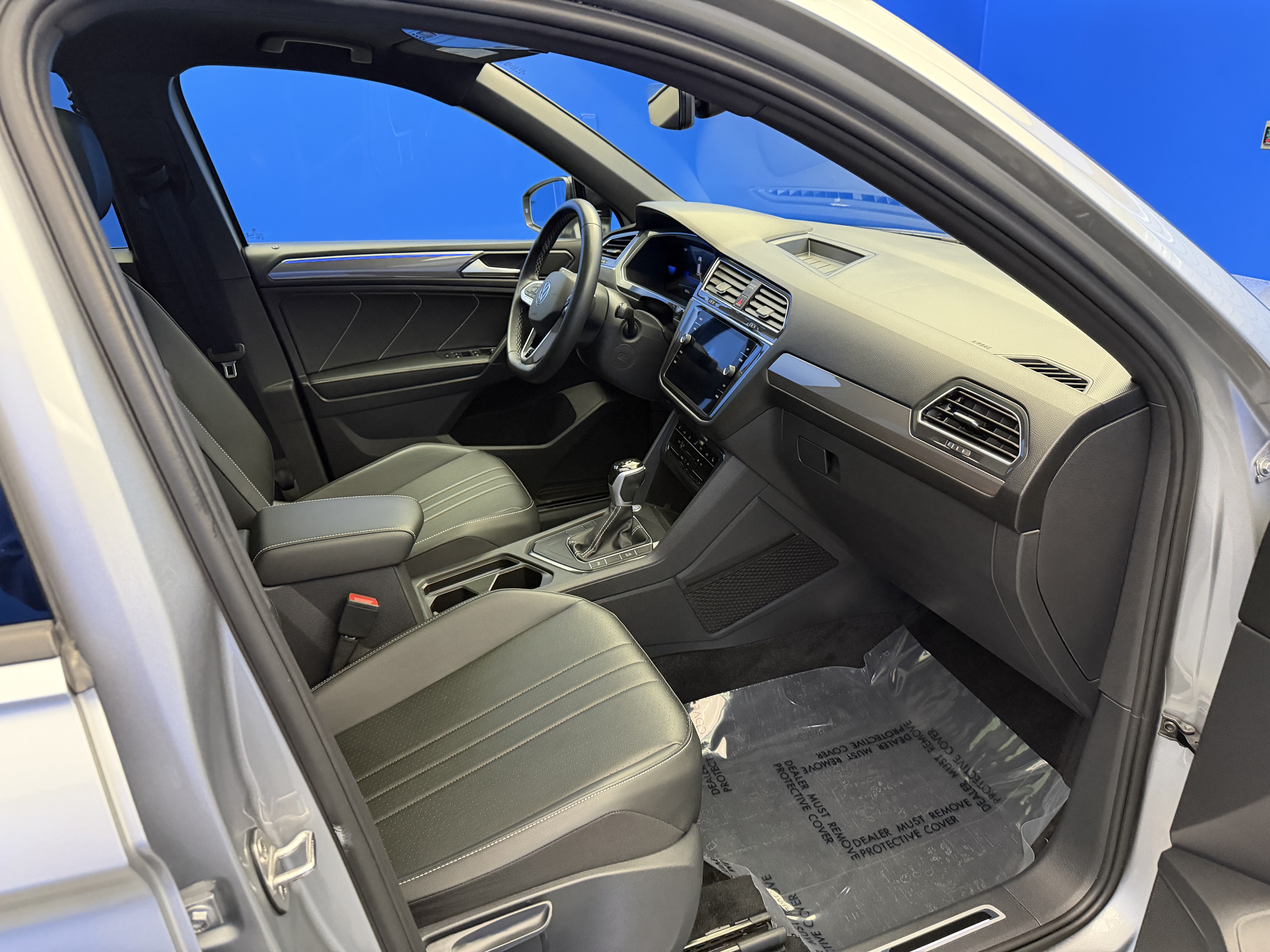 Used 2023 Volkswagen Tiguan SE R-Line FWD image 24
