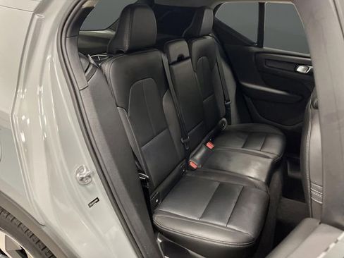 Used 2024 Volvo XC40 B5 Plus image 32