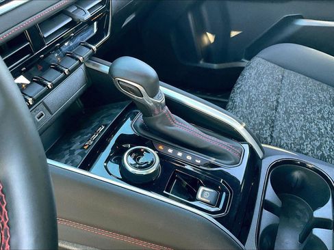 Used 2024 Chevrolet Colorado Z71 w/ Z71 Convenience Package 2 image 15