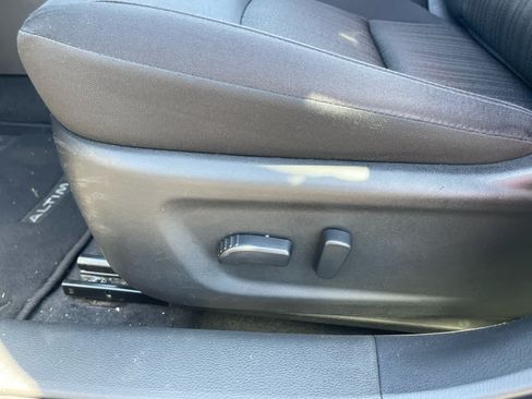 Used 2025 Nissan Altima 2.5 SV FWD image 6