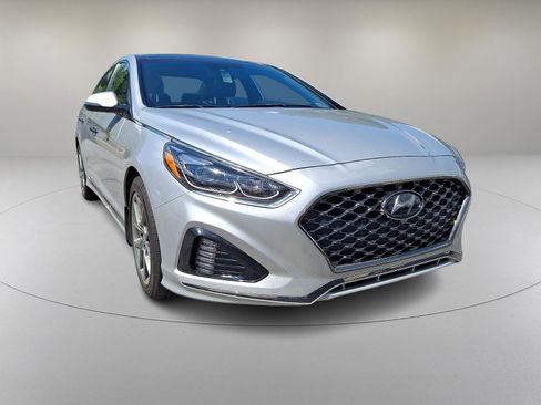 Used 2018 Hyundai Sonata Limited FWD image 2