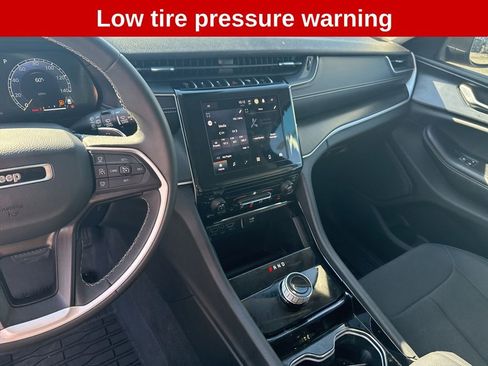 Used 2023 Jeep Grand Cherokee Laredo image 17