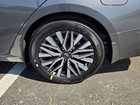 New 2026 Nissan Altima 2.5 SV FWD image 9