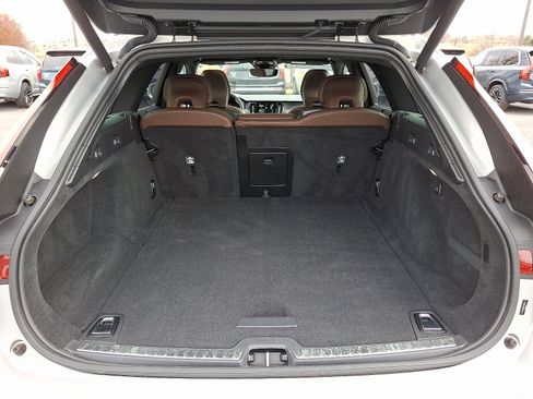 Used 2024 Volvo V90 B6 Cross Country Ultimate image 30