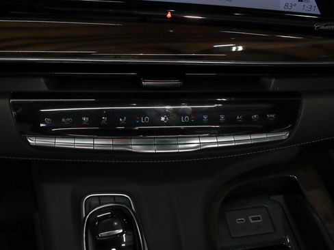 Used 2022 Cadillac Escalade Sport Platinum w/ LPO, ONYX Package AWD/4WD image 37