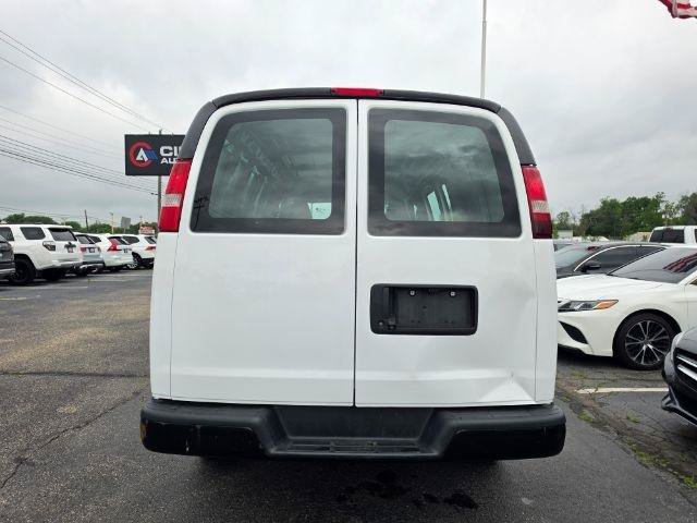 Used 2017 Chevrolet Express 2500 RWD image 6