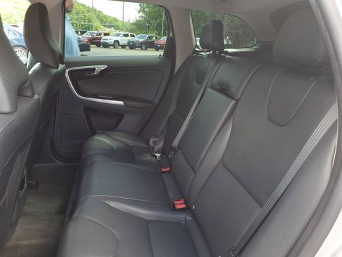 Used 2015 Volvo XC60 T5 AWD/4WD image 12