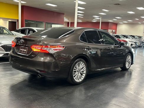 Used 2018 Toyota Camry XLE image 7