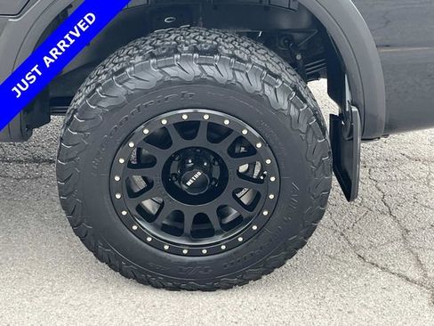Used 2021 Nissan Titan PRO-4X w/ Pro-4x Convenience Package AWD/4WD image 11