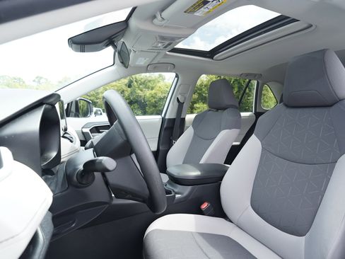 Used 2024 Toyota RAV4 XLE w/ Convenience Package FWD image 5