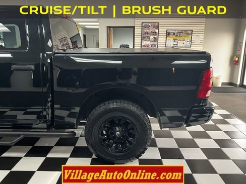 Used 2017 RAM 1500 4x4 Crew Cab image 9