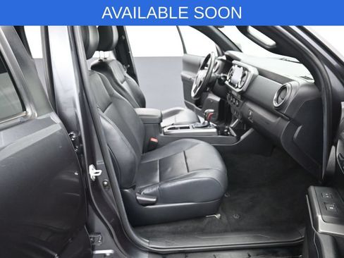 Used 2022 Toyota Tacoma TRD Sport w/ TRD Premium Sport Package AWD/4WD image 32