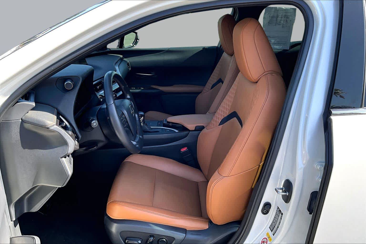 Used 2019 Lexus UX 200 w/ Premium Package FWD image 7