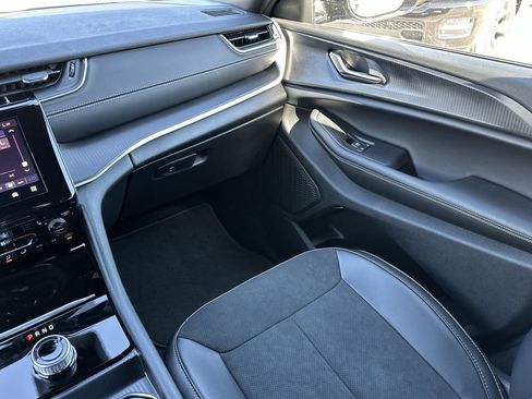 New 2025 Jeep Grand Cherokee L Altitude AWD/4WD image 16
