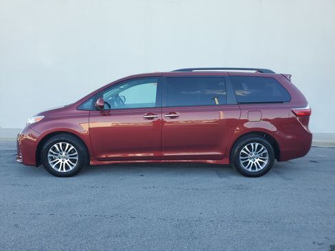Used 2020 Toyota Sienna XLE image 8