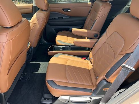 Used 2025 Nissan Pathfinder Platinum FWD image 21