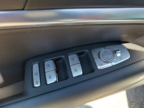 Used 2026 Genesis G70 2.5T RWD image 17