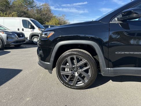 New 2026 Jeep Compass Limited w/ Sun, Sound & Navigation Group AWD/4WD image 9