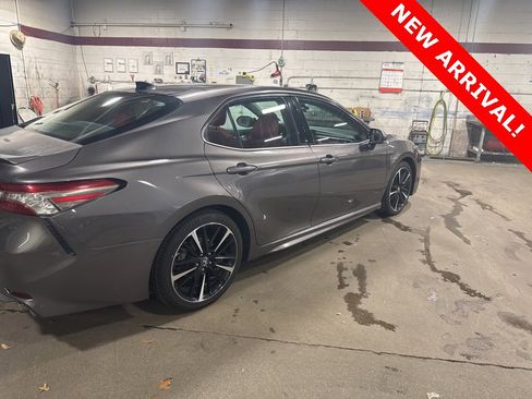 Used 2018 Toyota Camry XSE image 6