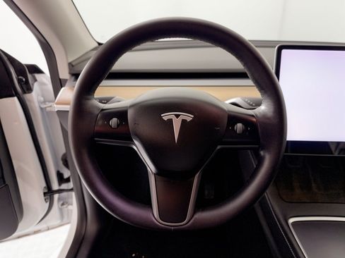 Used 2022 Tesla Model Y Long Range AWD/4WD image 10