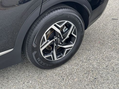 Used 2025 Kia Sportage LX image 29