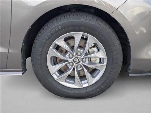 Used 2024 Toyota Sienna XLE image 20