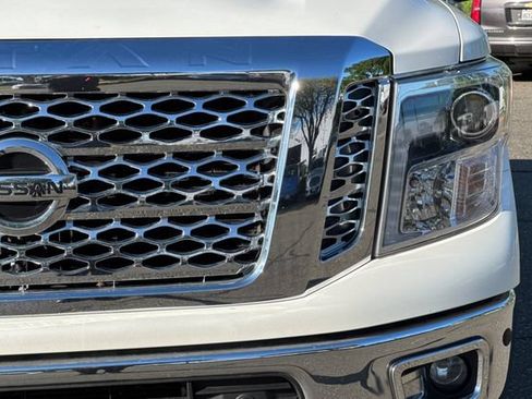 Used 2018 Nissan Titan SL w/ Chrome Package AWD/4WD image 53