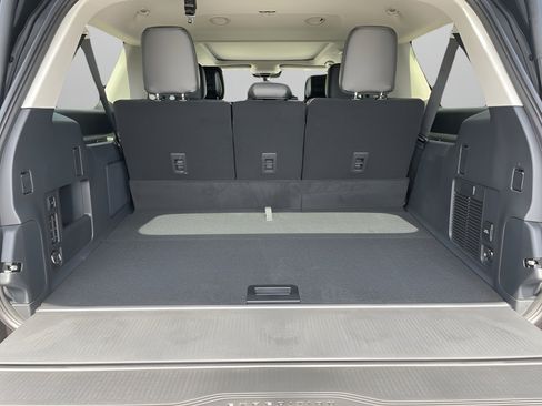 New 2026 Ford Expedition Max Platinum AWD/4WD image 9