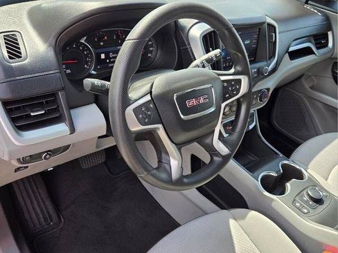 Used 2022 GMC Terrain SLE w/ Driver Convenience Package FWD image 11