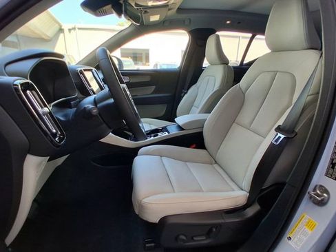New 2026 Volvo XC40 B5 Plus w/ Protection Package Premier AWD/4WD image 15
