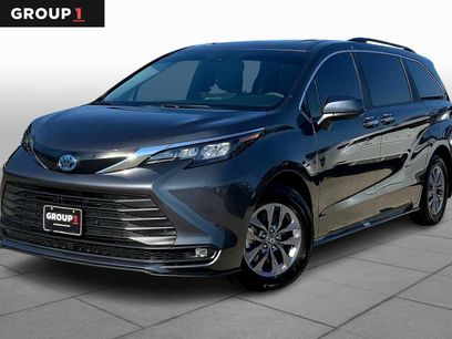 Used 2025 Toyota Sienna XLE