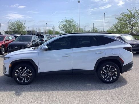 Certified 2025 Hyundai Tucson Limited AWD/4WD image 8