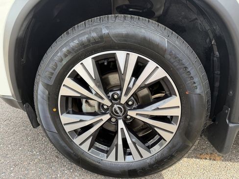 Used 2023 Nissan Rogue SV image 27